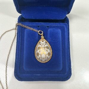 Vintage 1978 Franklin Mint Porcelain 24k Painted Decoration Easter Egg Pendant
